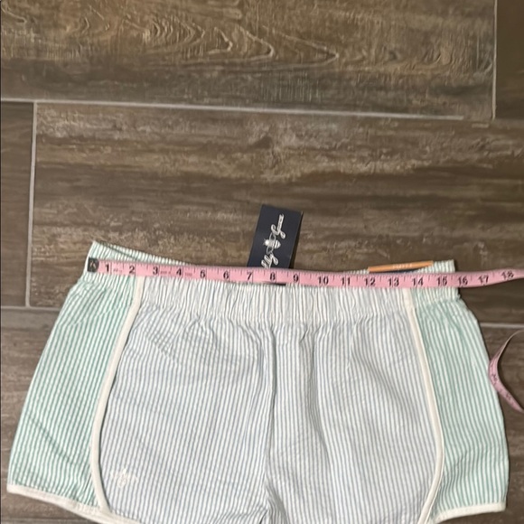 Lily Grace Green and White Shorts with Color Blocking - Picture 8 of 10